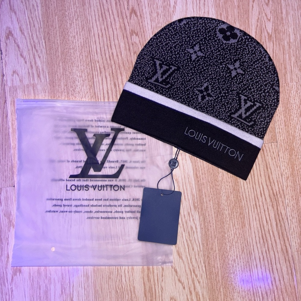 Louis Vuitton Monogram Black and White Beanie
